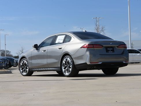 Used 2026 BMW 530i w/ Premium Package RWD image 2