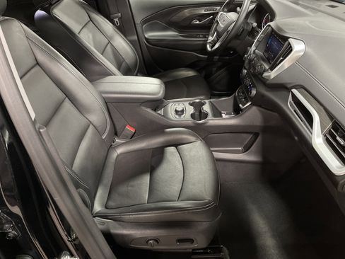 Used 2024 GMC Terrain SLT image 13