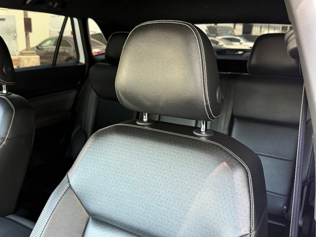 Used 2021 Volkswagen Atlas Cross Sport SE AWD/4WD image 2