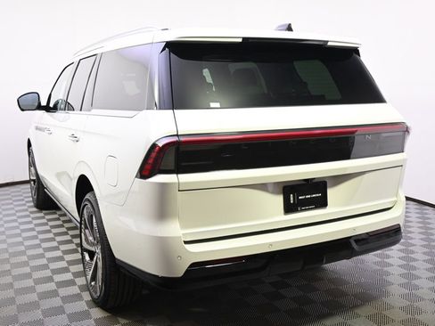 New 2026 Lincoln Navigator Black Label AWD/4WD image 4
