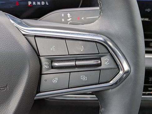Used 2025 Chevrolet Equinox LT FWD image 24