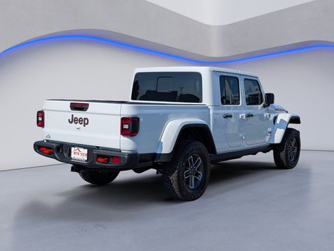 Used 2025 Jeep Gladiator Mojave AWD/4WD image 9