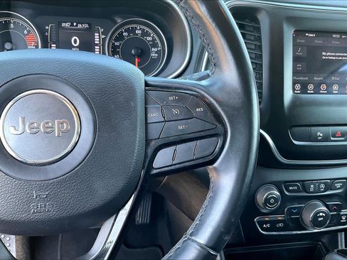 Used 2019 Jeep Cherokee Latitude Plus FWD image 24