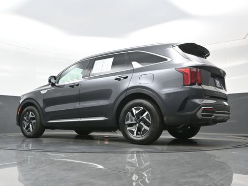 Used 2021 Kia Sorento S image 31