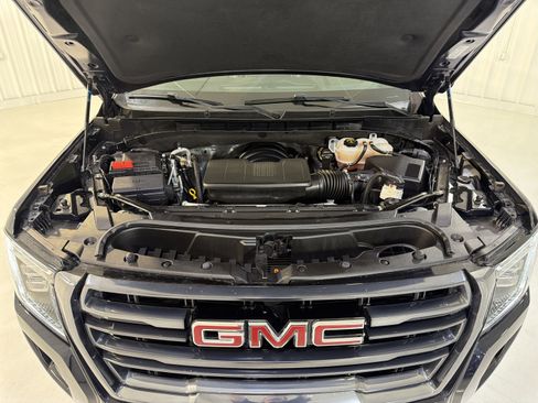 Used 2024 GMC Yukon AT4 w/ Technology Package AWD/4WD image 32