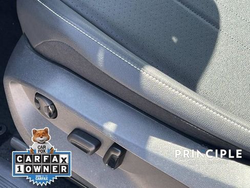 Certified 2023 Volkswagen Tiguan SE w/ Panoramic Sunroof Package image 17