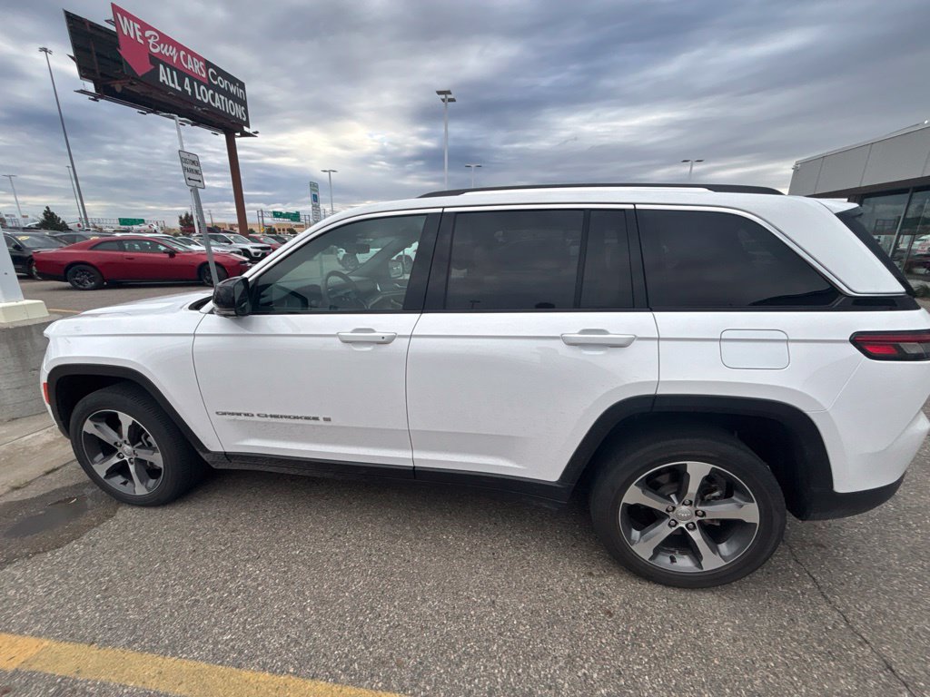 Used 2023 Jeep Grand Cherokee Limited w/ Luxury Tech Group II AWD/4WD image 6
