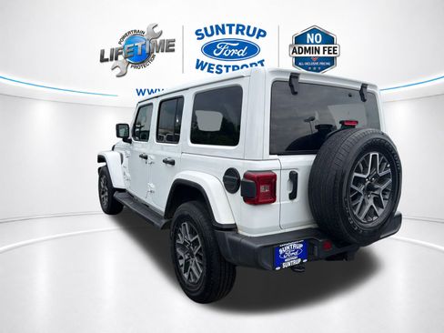Used 2024 Jeep Wrangler Unlimited Sahara AWD/4WD image 8