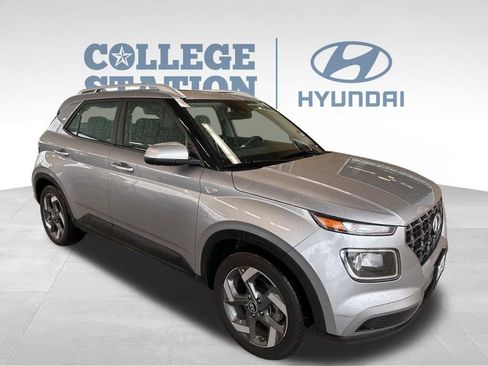 Used 2024 Hyundai Venue SEL FWD image 3