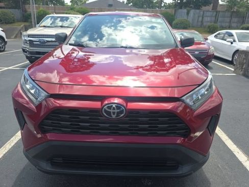 Used 2022 Toyota RAV4 LE FWD image 2