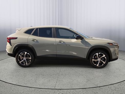 Used 2024 Chevrolet Trax RS image 22