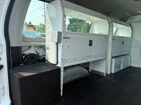 Used 2011 Ford E-350 and Econoline 350 XL w/ Interior Upgrade Pkg RWD image 8