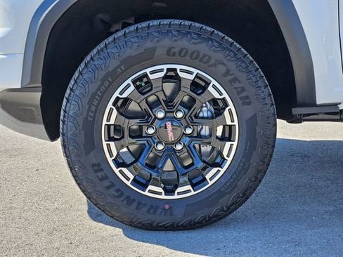 New 2026 GMC Canyon AT4 image 9