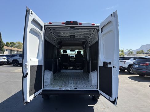 Used 2025 RAM ProMaster 2500 w/ Convenience Group FWD image 17