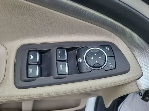 Used 2014 Ford Explorer XLT image 18