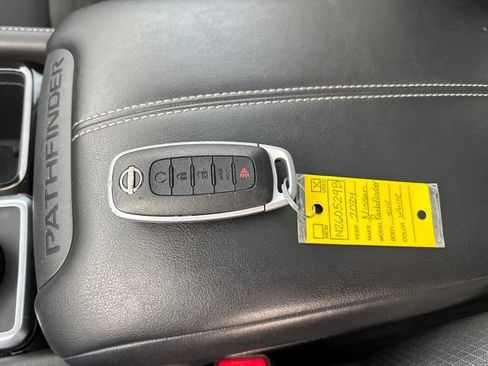 Used 2024 Nissan Pathfinder SV w/ SV Premium Package image 32