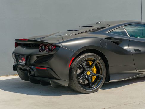 Used 2021 Ferrari F8 Tributo image 36