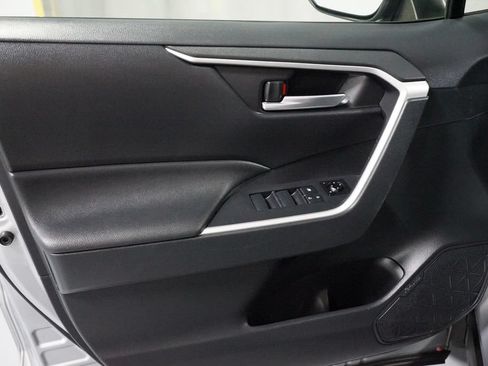 Used 2019 Toyota RAV4 XLE FWD image 29