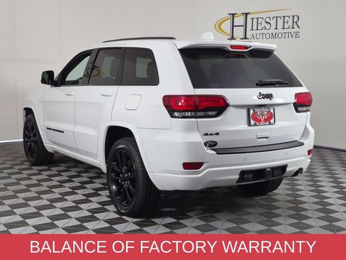 Certified 2022 Jeep Grand Cherokee Laredo X AWD/4WD image 5