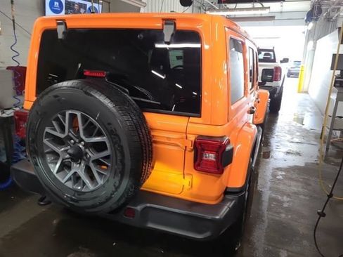 Used 2025 Jeep Wrangler Unlimited Sahara w/ Safety Group AWD/4WD image 10