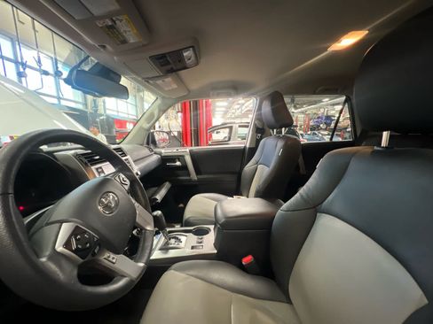 Used 2023 Toyota 4Runner SR5 AWD/4WD image 9