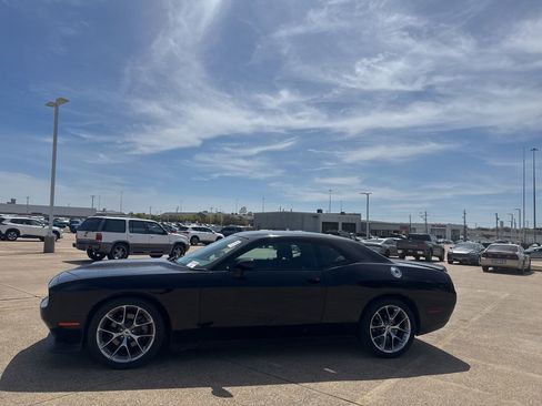 Used 2022 Dodge Challenger GT image 13