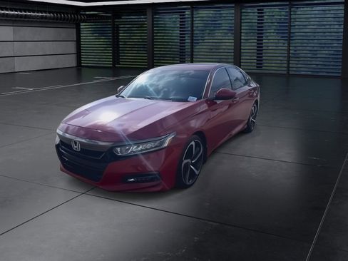 Used 2018 Honda Accord Sport image 4