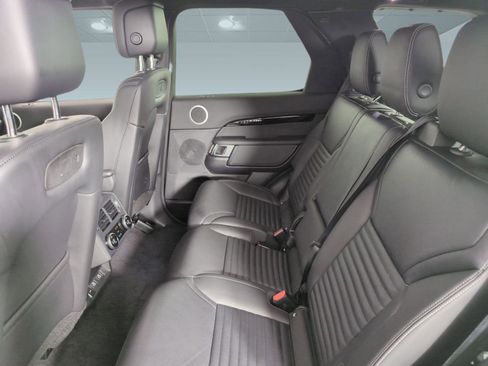 Certified 2025 Land Rover Discovery S image 17