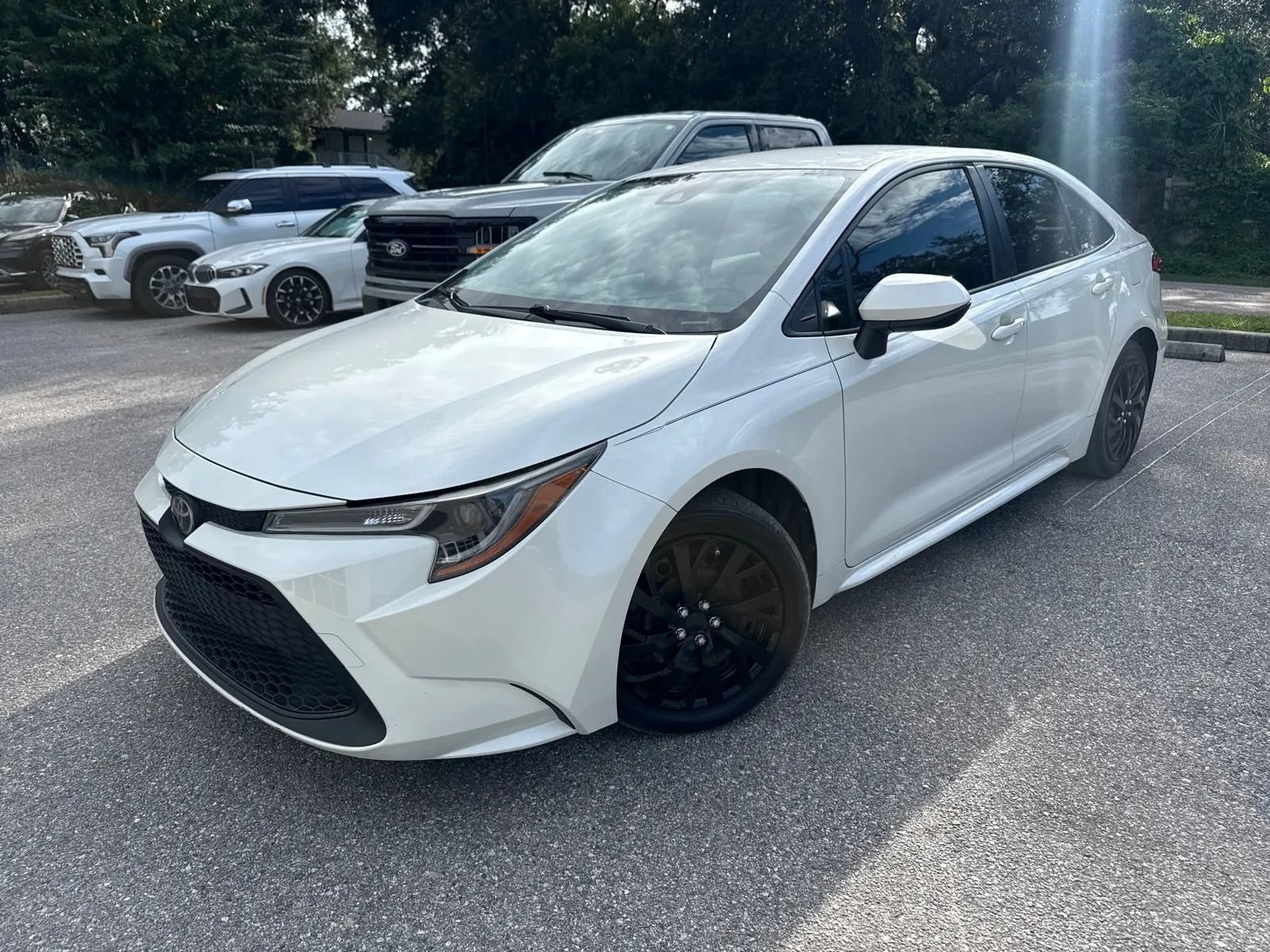 Used 2021 Toyota Corolla LE FWD image 2