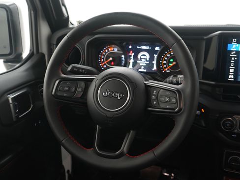 Used 2024 Jeep Wrangler Unlimited Rubicon AWD/4WD image 18