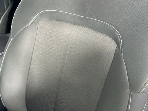 Used 2023 Jeep Grand Cherokee Laredo image 18