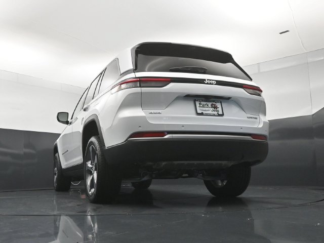 New 2026 Jeep Grand Cherokee Limited w/ Luxury Tech Group II AWD/4WD image 22