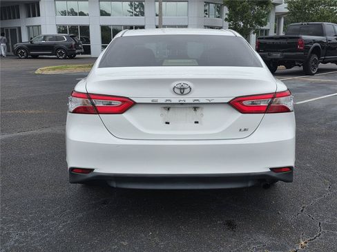 Used 2018 Toyota Camry LE FWD image 6