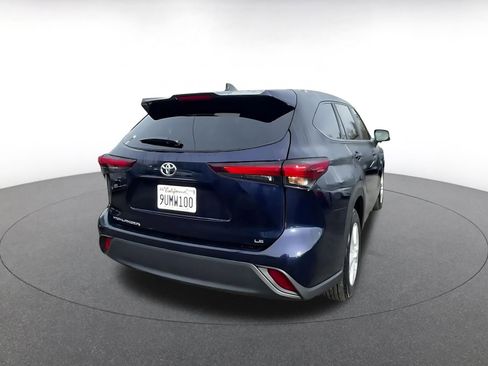 Used 2025 Toyota Highlander LE image 14