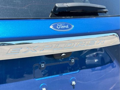 Used 2021 Ford Explorer Limited AWD/4WD image 29