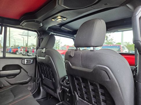 Used 2022 Jeep Wrangler Unlimited Rubicon AWD/4WD image 13
