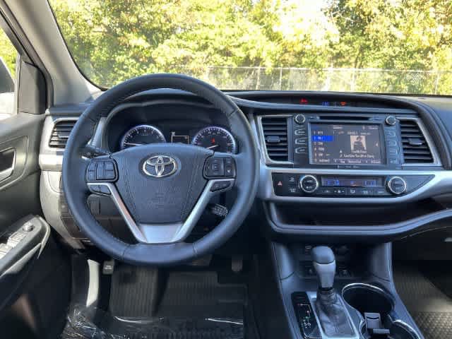 Used 2019 Toyota Highlander XLE w/ Protection Package #3 AWD/4WD image 13