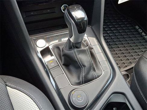 New 2025 Volkswagen Taos SEL image 13