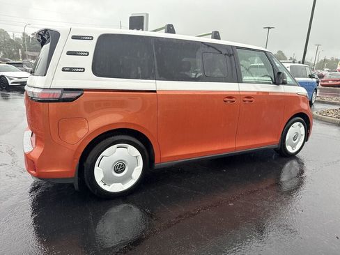 New 2025 Volkswagen ID. Buzz 1st Edition RWD image 4