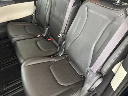 Used 2023 Kia Carnival LX FWD image 27