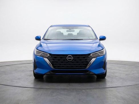 Used 2025 Nissan Sentra SV image 2
