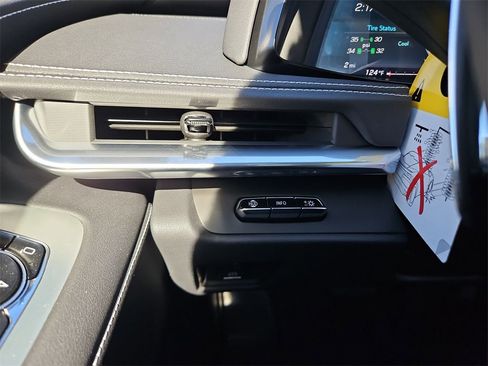 Used 2025 Chevrolet Corvette Stingray Preferred Conv w/ 2LT image 15