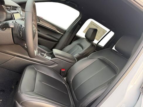 New 2025 Jeep Grand Cherokee Limited w/ Black Appearance Package image 9