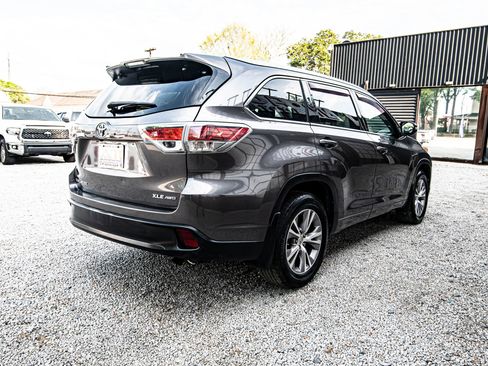 Used 2014 Toyota Highlander XLE image 12