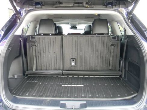 Used 2023 Toyota Highlander XLE AWD/4WD image 22