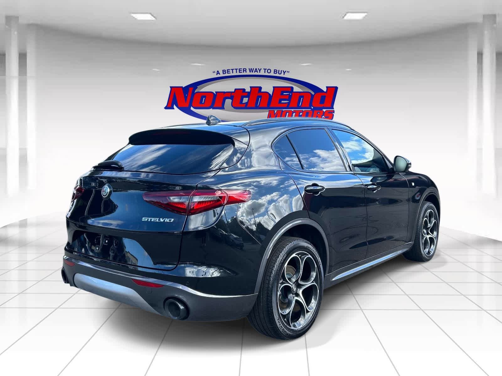 Used 2023 Alfa Romeo Stelvio Ti AWD/4WD image 3
