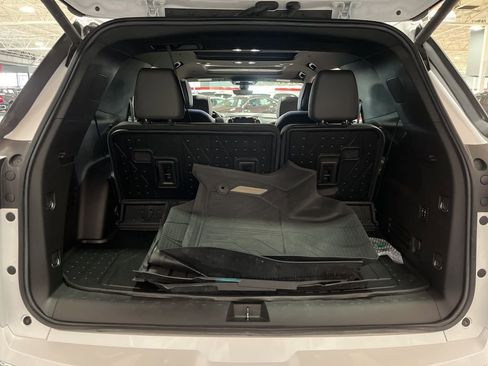 Used 2023 Chevrolet Traverse High Country AWD/4WD image 25