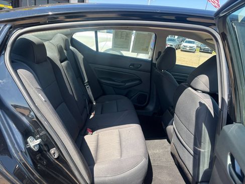 Used 2025 Nissan Altima 2.5 SV FWD image 25