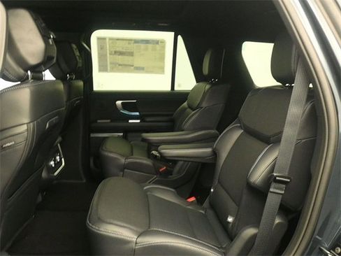 New 2026 Ford Expedition Platinum image 10