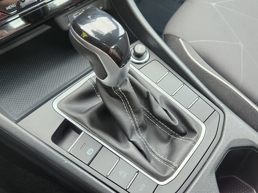 Used 2025 Volkswagen Jetta Sport FWD image 12